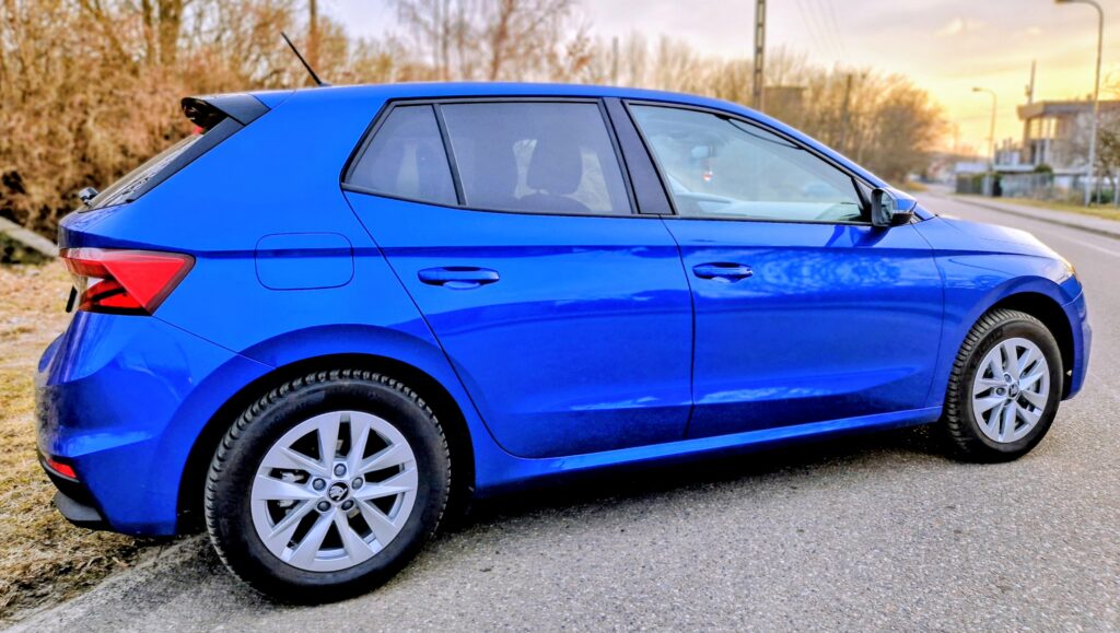 Wynajem Skoda Fabia – ekonomiczne auto miejskie o niskim spalaniu poniżej 6l na 100km